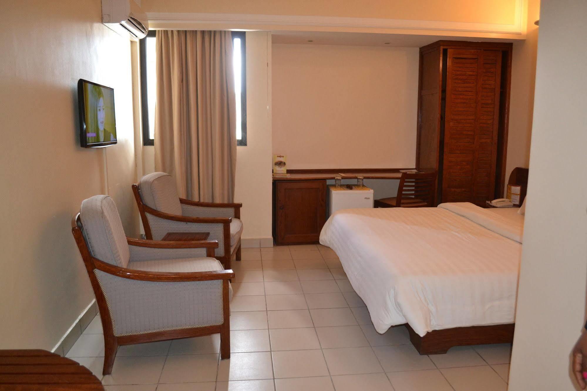 Planet Hotel Douala Exterior foto