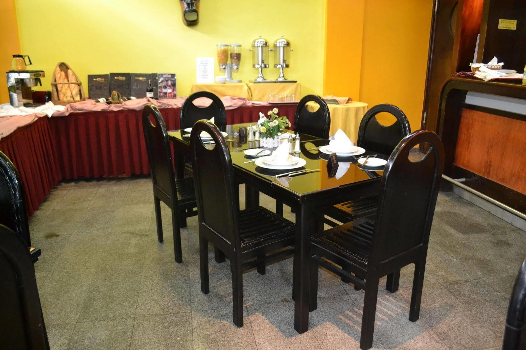 Planet Hotel Douala Exterior foto